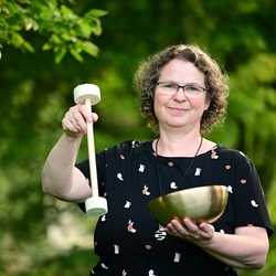 Delia Rost - Human Therapy Professional Anwenderin, Klangmassagepraktikerin