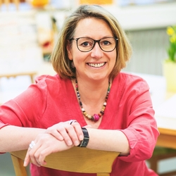 Petra Noltensmeier - Klangmaster, Achtsamkeitstrainerin, Entspannungspädagogin, Familien- u. Erziehun